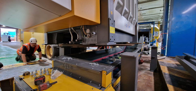Machinery installations-Final positioning a 25t shredder in a live production facility with our Versalift forklift